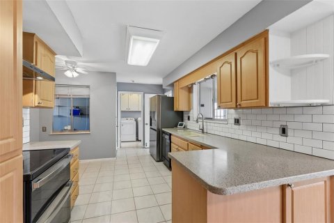 House in Sun City Center, Florida 2 bedrooms, 157.38 sq.m. № 2349817 - photo 17