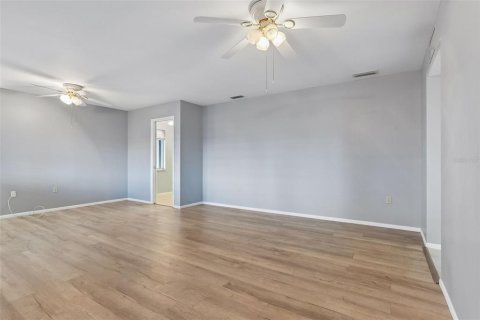House in Sun City Center, Florida 2 bedrooms, 157.38 sq.m. № 2349817 - photo 7