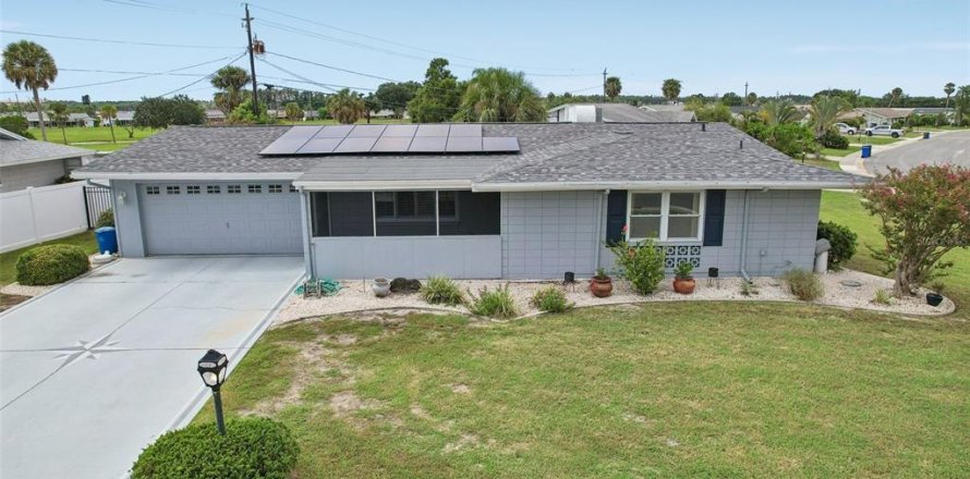 House in Sun City Center, Florida 2 bedrooms, 157.38 sq.m. № 2349817