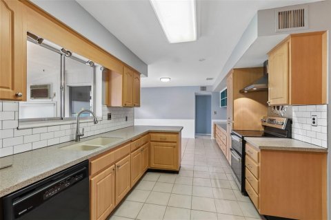 House in Sun City Center, Florida 2 bedrooms, 157.38 sq.m. № 2349817 - photo 18