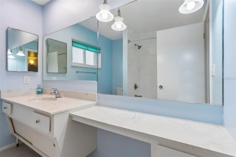 House in Sun City Center, Florida 2 bedrooms, 157.38 sq.m. № 2349817 - photo 25