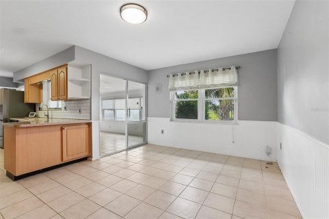 House in Sun City Center, Florida 2 bedrooms, 157.38 sq.m. № 2349817 - photo 11