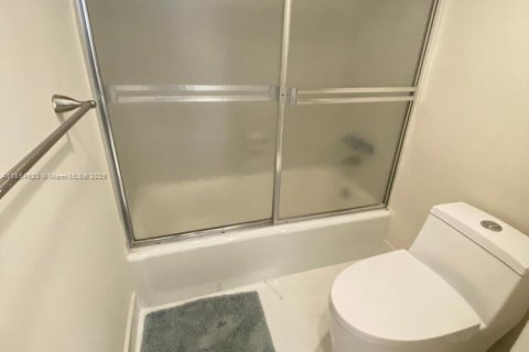 Copropriété à louer à Hollywood, Floride: 2 chambres, 107.12 m2 № 2038000 - photo 11