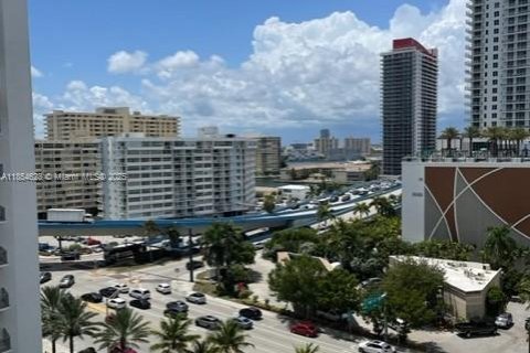 Copropriété à louer à Hollywood, Floride: 2 chambres, 107.12 m2 № 2038000 - photo 13