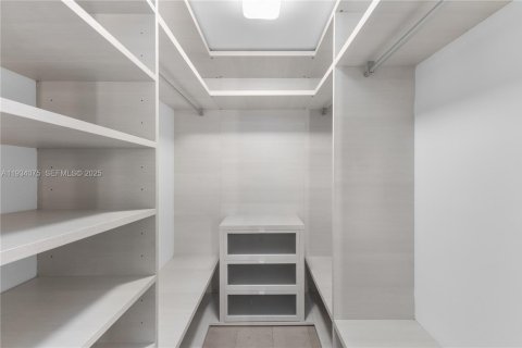 Купить кондоминиум в Майами, Флорида 1 спальня, 75.25м2, № 2035669 - фото 18