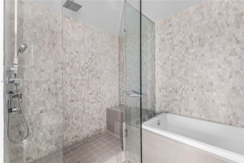 Купить кондоминиум в Майами, Флорида 1 спальня, 75.25м2, № 2035669 - фото 20