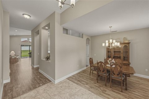 House in Lakeland, Florida 5 bedrooms, 323.86 sq.m. № 2266304 - photo 13