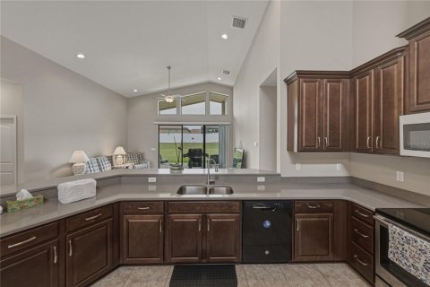 House in Lakeland, Florida 5 bedrooms, 323.86 sq.m. № 2266304 - photo 16