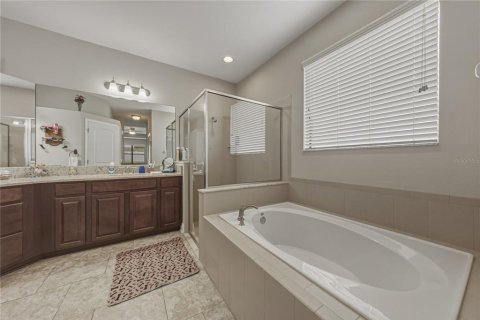 House in Lakeland, Florida 5 bedrooms, 323.86 sq.m. № 2266304 - photo 26