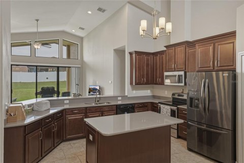 House in Lakeland, Florida 5 bedrooms, 323.86 sq.m. № 2266304 - photo 15