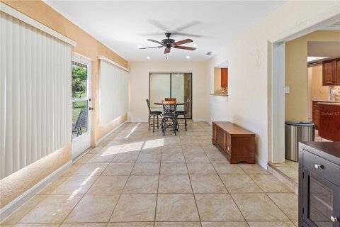 House in Winter Haven, Florida 3 bedrooms, 198.81 sq.m. № 2152103 - photo 14