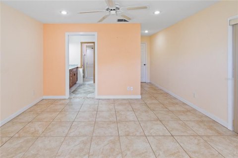 House in Winter Haven, Florida 3 bedrooms, 198.81 sq.m. № 2152103 - photo 16