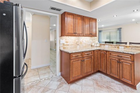 House in Winter Haven, Florida 3 bedrooms, 198.81 sq.m. № 2152103 - photo 9