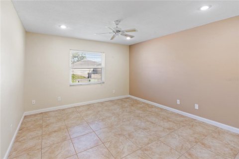 House in Winter Haven, Florida 3 bedrooms, 198.81 sq.m. № 2152103 - photo 21