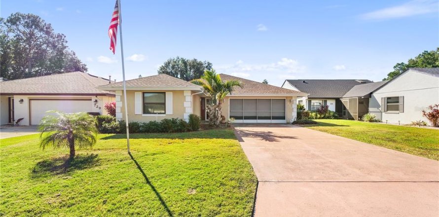 House in Winter Haven, Florida 3 bedrooms, 198.81 sq.m. № 2152103