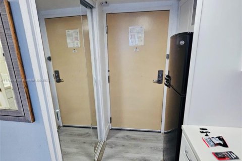 Condo in Sunny Isles Beach, Florida  № 1985167 - photo 10