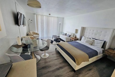 Condo in Sunny Isles Beach, Florida  № 1985167 - photo 2