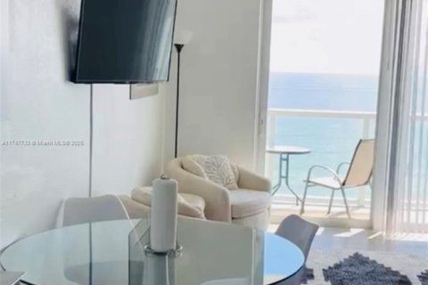 Condo in Sunny Isles Beach, Florida  № 1985167 - photo 6