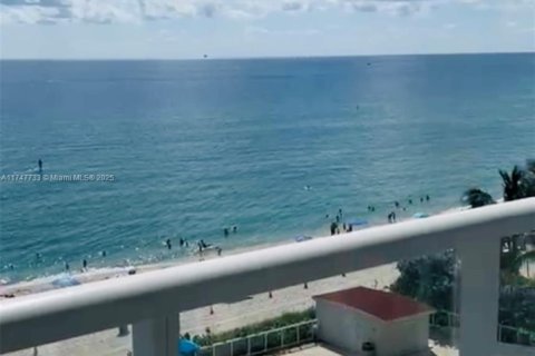 Condo in Sunny Isles Beach, Florida  № 1985167 - photo 3