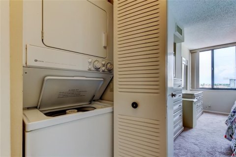 Снять в аренду кондоминиум в Сент-Питерсберг, Флорида 2 комнаты, 97.55м2, № 2239139 - фото 18