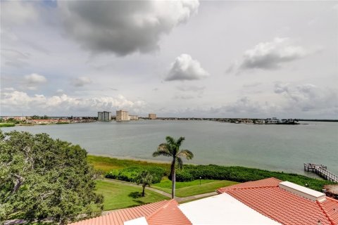 Снять в аренду кондоминиум в Сент-Питерсберг, Флорида 2 комнаты, 97.55м2, № 2239139 - фото 24