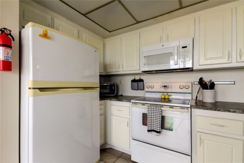 Снять в аренду кондоминиум в Сент-Питерсберг, Флорида 2 комнаты, 97.55м2, № 2239139 - фото 7