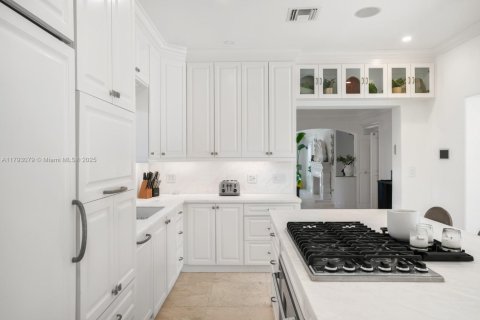 House in Miami Beach, Florida 4 bedrooms, 492.01 sq.m. № 1934042 - photo 11