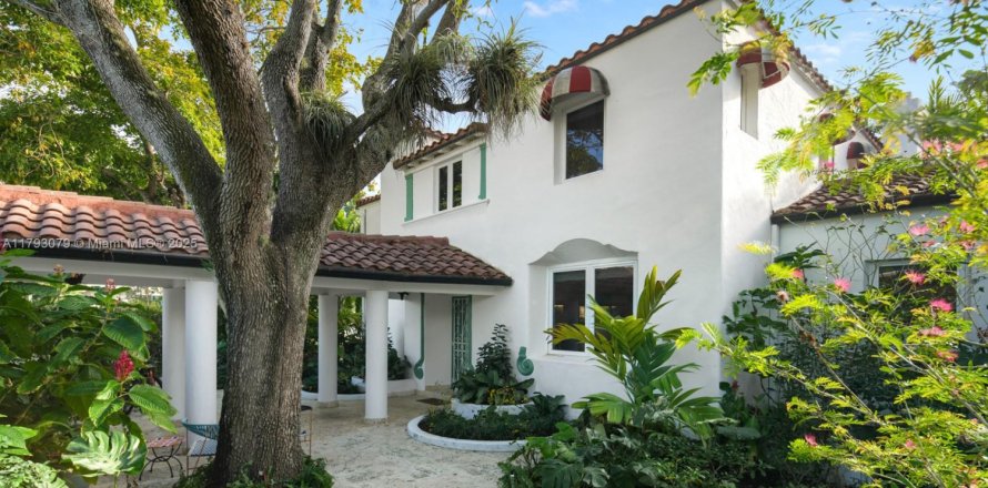 House in Miami Beach, Florida 4 bedrooms, 492.01 sq.m. № 1934042