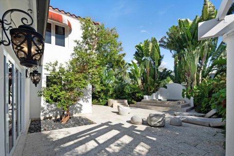House in Miami Beach, Florida 4 bedrooms, 492.01 sq.m. № 1934042 - photo 18