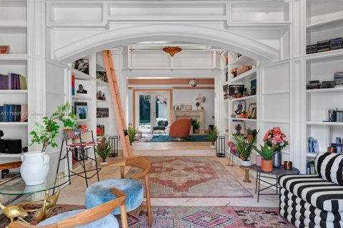 House in Miami Beach, Florida 4 bedrooms, 492.01 sq.m. № 1934042 - photo 17