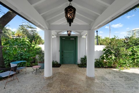 House in Miami Beach, Florida 4 bedrooms, 492.01 sq.m. № 1934042 - photo 2