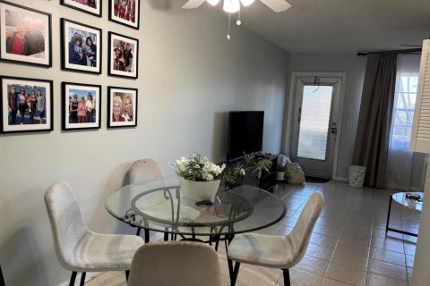 Condo in West Palm Beach, Florida, 1 bedroom  № 2081685 - photo 4