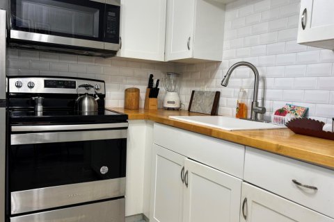 Condo in West Palm Beach, Florida, 1 bedroom  № 2081685 - photo 2