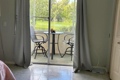 Condo in West Palm Beach, Florida, 1 bedroom  № 2081685 - photo 11