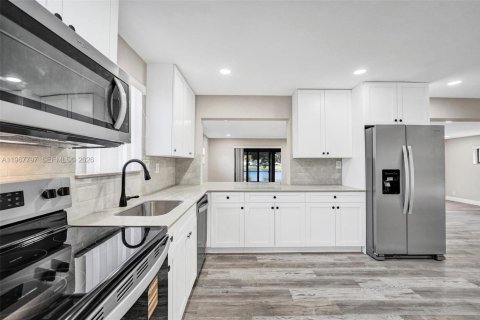 Casa en venta en Miami Gardens, Florida, 3 dormitorios, 178.28 m2 № 2030333 - foto 10