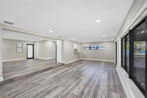 Casa en venta en Miami Gardens, Florida, 3 dormitorios, 178.28 m2 № 2030333 - foto 13