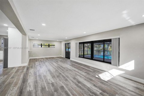 Casa en venta en Miami Gardens, Florida, 3 dormitorios, 178.28 m2 № 2030333 - foto 14