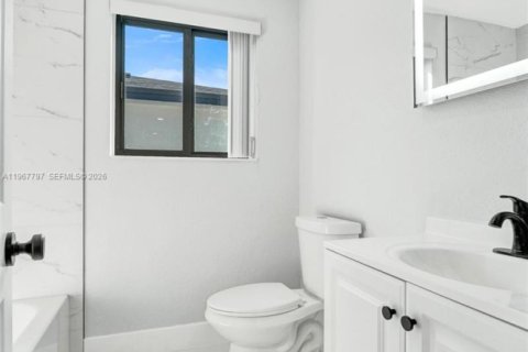 Casa en venta en Miami Gardens, Florida, 3 dormitorios, 178.28 m2 № 2030333 - foto 23