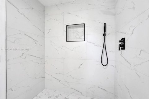 Casa en venta en Miami Gardens, Florida, 3 dormitorios, 178.28 m2 № 2030333 - foto 24