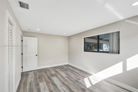 Casa en venta en Miami Gardens, Florida, 3 dormitorios, 178.28 m2 № 2030333 - foto 28