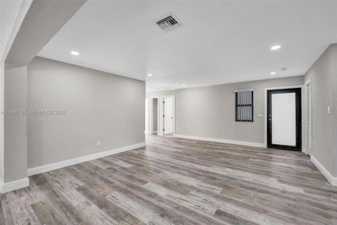 Casa en venta en Miami Gardens, Florida, 3 dormitorios, 178.28 m2 № 2030333 - foto 7