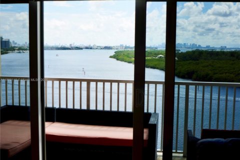 Condo in Sunny Isles Beach, Florida, 3 bedrooms № 2076711 - photo 16