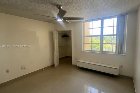 Copropriété à vendre à Aventura, Floride: 1 chambre, 67.82 m2 № 2193177 - photo 11