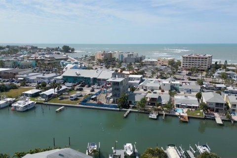 House in Madeira Beach, Florida 9 bedrooms, 427.35 sq.m. № 1111049 - photo 22