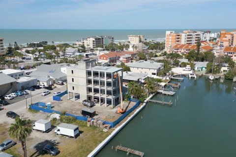 House in Madeira Beach, Florida 9 bedrooms, 427.35 sq.m. № 1111049 - photo 20