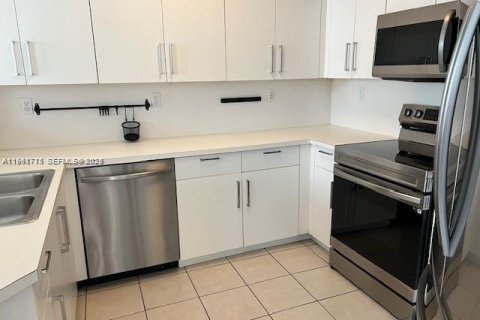 Copropriété à louer à Miami, Floride: 3 chambres, 131.92 m2 № 2023752 - photo 5