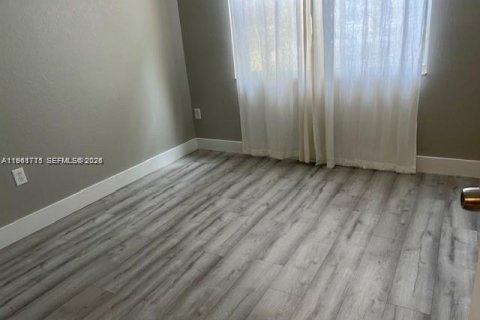 Copropriété à louer à Miami, Floride: 3 chambres, 131.92 m2 № 2023752 - photo 12