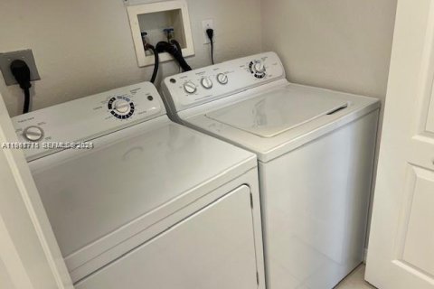 Copropriété à louer à Miami, Floride: 3 chambres, 131.92 m2 № 2023752 - photo 14