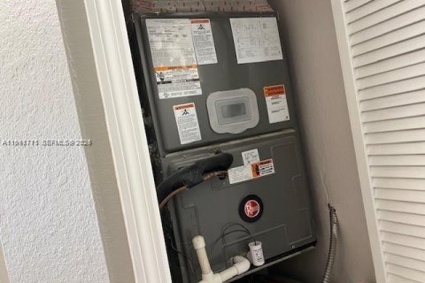 Copropriété à louer à Miami, Floride: 3 chambres, 131.92 m2 № 2023752 - photo 15