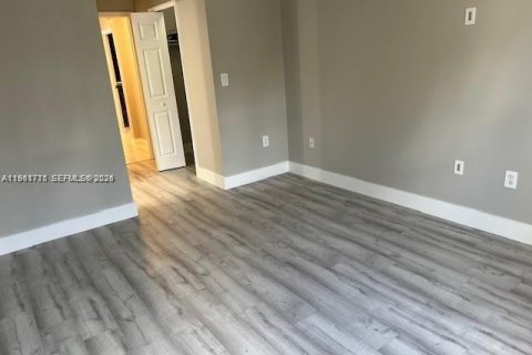 Copropriété à louer à Miami, Floride: 3 chambres, 131.92 m2 № 2023752 - photo 8